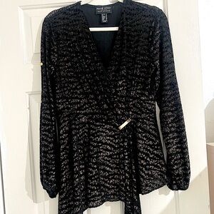 Frank Lyman Top Black and Gold